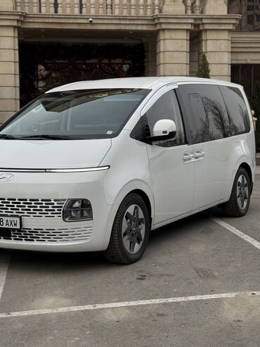 Hyundai: Hyundai Staria: 2022 г., 2.2 л, Автомат, Дизель, Минивэн — 1