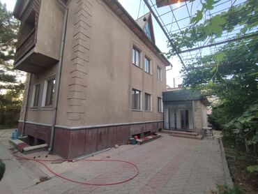 сдается в аренду гостиница: Сдается первый и смежный этаж частного дома в кок-жаре под офис, для