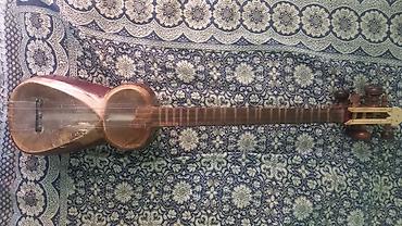kohnə 100 manat: Saz tipli simli musiqi aləti - Azərbaycan xalq musiqisi üçün ənənəvi — 1