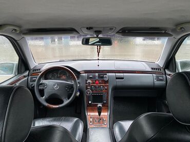 боковая: Mercedes-Benz E 320: 2002 г., 3.2 л, Типтроник, Дизель, Седан