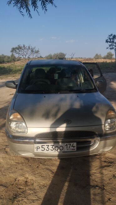 страшный машина: Компактный хэтчбек Toyota Duet (Daihatsu Storia), 5 дверей