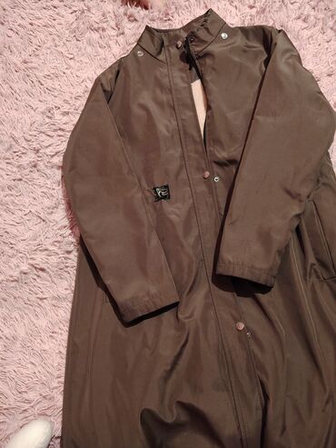 Dəstlər, kostyumlar: Qadın geyim dəsti – 4 üst geyim 1) Tünd boz rəngli uzun denim gödəkçə — 2