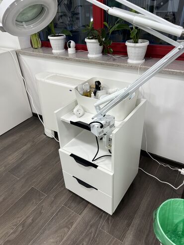 Другое оборудование для салонов красоты: Маникюрный стол Полки под лаки Лабораторный шкаф Шкаф под сухожар — 13