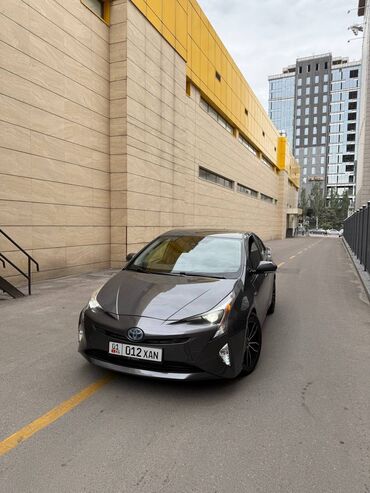самая дорогая машина в кыргызстане: Toyota Prius: 2016 г., 1.8 л, Вариатор, Гибрид, Хэтчбэк