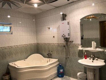 Digər kommersiya daşınmaz əmlakı: 28 may metrosuna yaxin amerika sefirliyine yaxin yerləşən 4 otaqli — 11