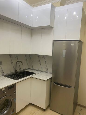 2020 metbex mebelleri: Mətbəx mebeli dəsti – müasir, minimalist dizayn - Ağ, parlaq fasadlı