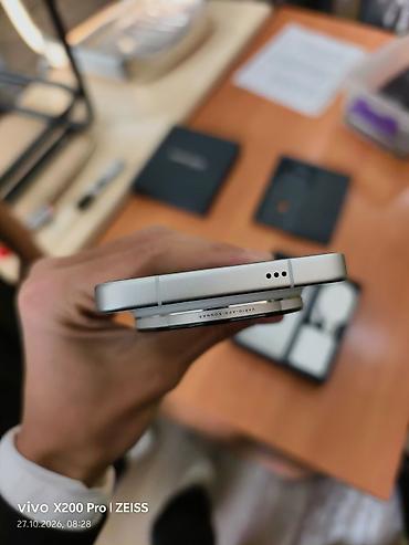 pixel 8a: Vivo X300 Ultra, Новый, 256 ГБ, цвет - Белый, 1 SIM, 2 SIM — 9
