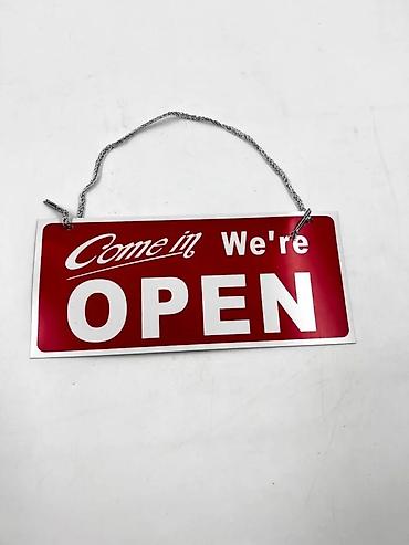 Рекламные щиты: Yapışqan open closed “Gəl və daxil ol, biz açıqıq!” və “Üzr — 3
