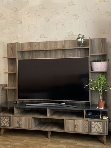 Mebel: Yeni, Düz TV altlığı, Polkalı, Taxtalı