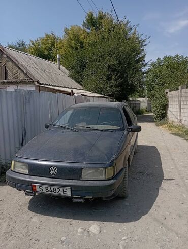 авто телешка: Volkswagen Passat: 1989 г., 1.8 л, Механика, Бензин, Седан