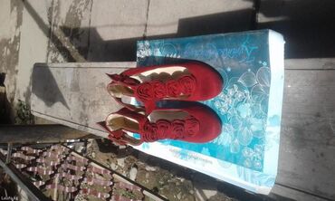 обувь женская 38: Туфли 38, цвет - Красный