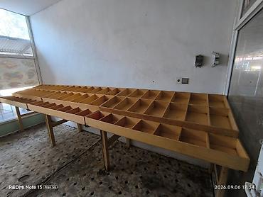 Полочные витрины: Məzmunlu taxta vitrin/raf masaları - Məhsul: Mağaza üçün bölməli — 2