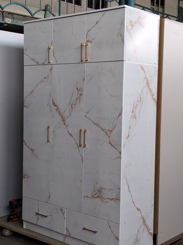 Шифоньеры: Шкаф трёх дверные. высота 2,15 Ширина 1,30 глубина 52 Цена 12500 — 3