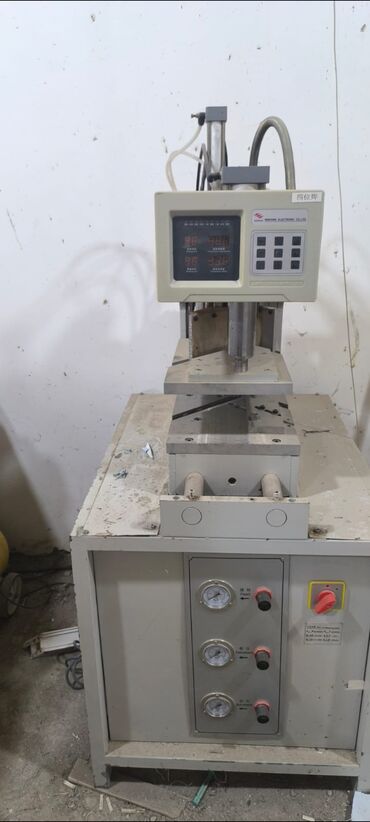 i̇stehsal avadanlığı: İstehsalatda istifadə olunan, metal və ya digər materialları emal