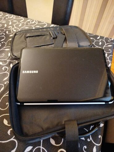 Skanerlər: Samsung RV508 noutbuk Çox az istifadə olunub Istəyən format edə bilər