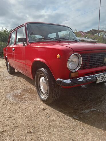 VAZ (LADA): VAZ 2101 (Jiquli) sedan – qırmızı rəng. Xüsusiyyətlər və təchizat: - — 9