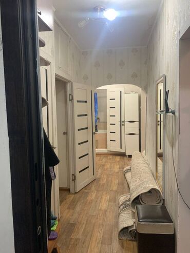 в связи с закрытием кафе: 2 комнаты, 52 м², 106 серия, 2 этаж, Косметический ремонт