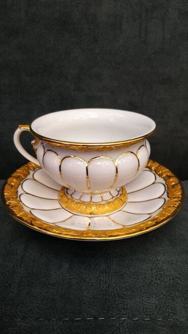 Наборы посуды: Продаются сервисы, первый комплект на 12 персон, производство фирмы — 11