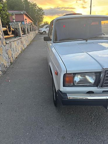 hyundai accent 2017 model: VAZ 2107 sedan – ağ rəng, klassik gövdə dizaynı. ela vezyetdedi hec — 4