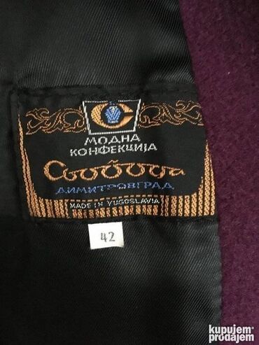 Kaputi: Elegantni ženski kaput, ljubičaste boje, postavljen, kao nov . Sastav — 6