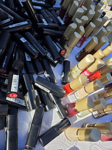 Šminka: Kozmetički set – brendirani proizvodi za usne i oči - Ruževi za usne — 8