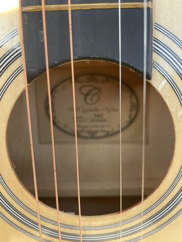 Гитары: Акустическая гитара Chord с вырезом (cutaway) Характеристики: - Тип — 5