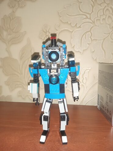 лего роботы: Титан Камера мен из лего