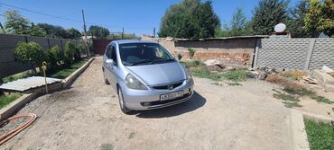авторынок кыргызстан бишкек авто продажа сегодня: Серебристый хэтчбек Honda Fit, подходящий для повседневной езды по