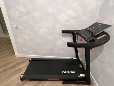 qaçiş trenajoru: Ferro Fitness qaçış trenajoru - Kompakt və qatlanan konstruksiya