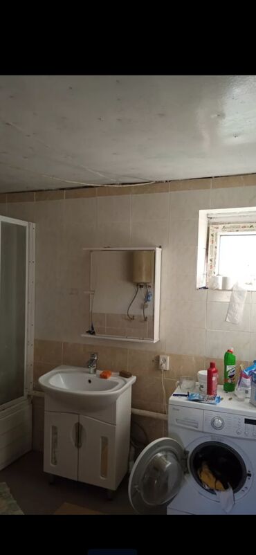 Долгосрочная аренда домов: 60 м², 3 комнаты, Парковка, Сарай, Забор, огорожен