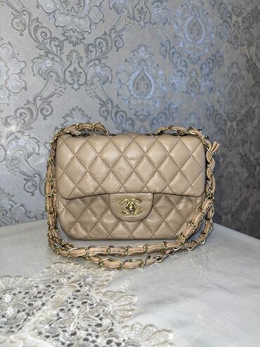 Çarpayılar: Çiyin çantası, Chanel