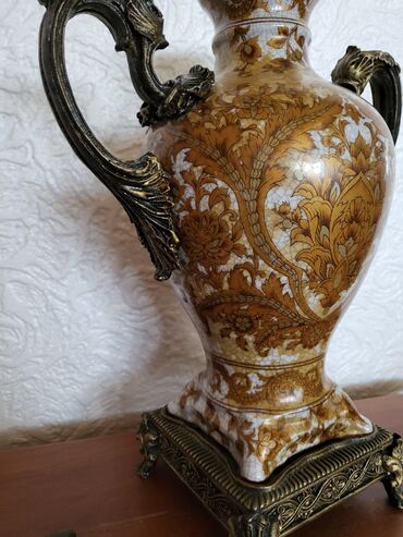 Ostali kućni dekor: Vaza nova iz 50ih god. porcelan,neka vrsta legure. rucni rad — 9