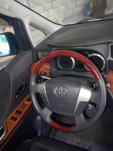 сиденье альфард: Белый минивэн Toyota Vellfire с функциональным дизайном, идеально