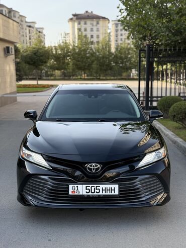 срочно продам авто в связи с переездом: Toyota Camry: 2018 г., 2.5 л, Автомат, Бензин, Седан