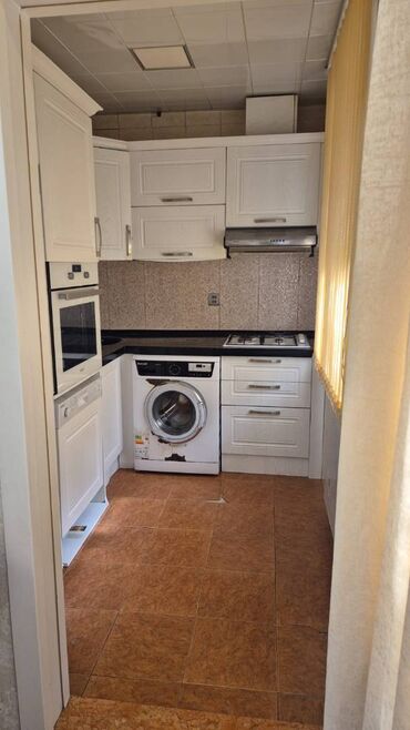 Uzunmüddətli kirayə mənzillər: 20 yanvar və əcəmi metrolarına yaxın,Qiziltac restoranin arxası,240 — 15