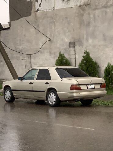 Mercedes-Benz: Mercedes-Benz 230: 1986 г., 2.3 л, Механика, Бензин, Седан