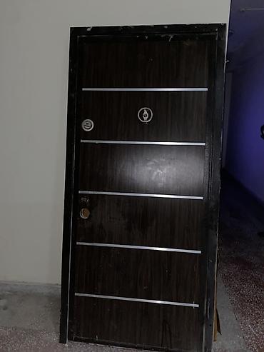 Metall giriş qapısı Tecili satılı ev remont olub deye qapı deyişilib