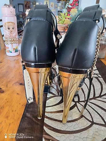 croks papuce: Ženske sandale sa visokom potpeticom u crnoj boji, sa upečatljivim — 10