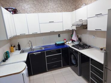Divanlar: Metbex mebeli. 290azn. ölçü 5m. üzerinde moyka verilir ünvan sumqayit