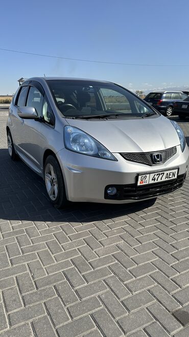 Honda: Honda Fit: 2010 г., 1.3 л, Вариатор, Бензин, Универсал