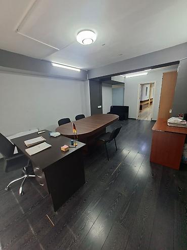 qebele a frame: Ofis otağı – masa və oturacaqlarla - Təyinat: ofis/iş otağı - Daxili — 1