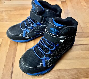 drvena garaza za decu: Boots, Umbro, Size - 33 at lalafo.rs drvena garaza za decu: Boots, Umbro, Size - 33