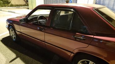 Mercedes-Benz: Mercedes-Benz 190: 2 l | 1993 il Sedan — 8