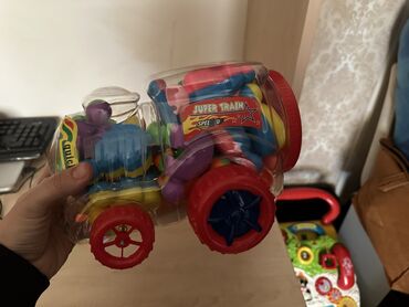 oğlan üçün oyuncaqlar: 15azn masin hemde kassa kimide isletmek olur icinde oyuncaklar (masin