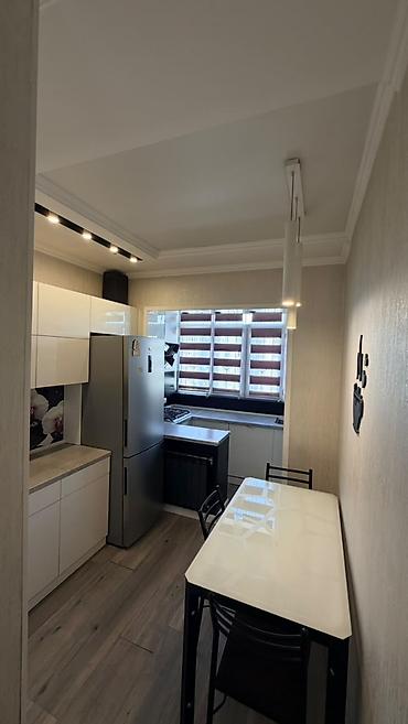 3 комнаты, 62 м², Ак-Эмир рынок 105 серия, 9 этаж