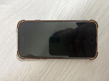 IPhone SE 2020, 64GB, 73% батарея. По фото видно компактный корпус с