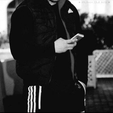 полузамок мужской: Спортивный мужской комплект - Утеплённая безрукавка на молнии: легкий