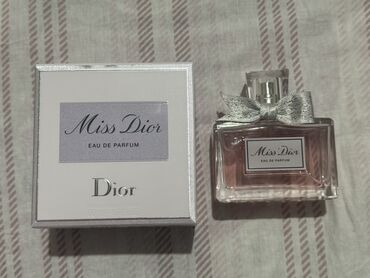 духи miss dior: Miss dior оригинальные духи. Запах сладкий, аромат хорошо подходит
