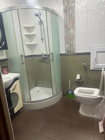 Uzunmüddətli kirayə mənzillər: Hezi aslanov metrosuna yaxin,Akkord binalarinda16 mərtəbənin,6-cı — 9