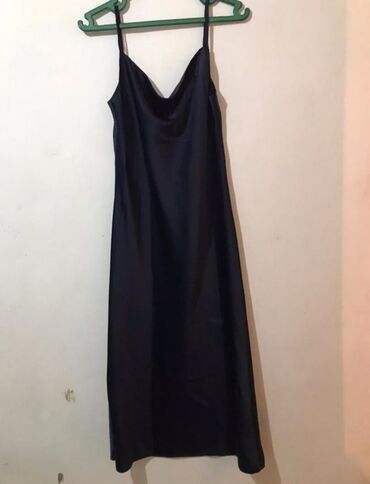 часы фирменные: Комплект одежды: платье-комбинация + пальто-халат - Платье: черное